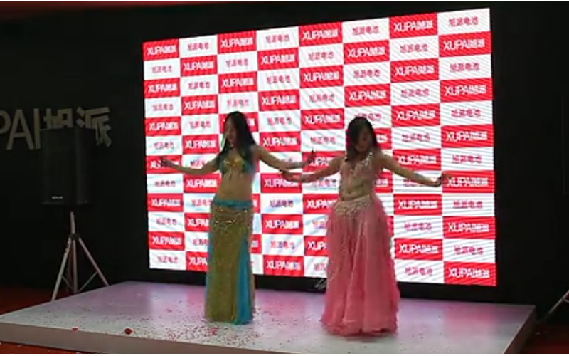 旭派電池2014台州展會苗條美女肚皮舞表演